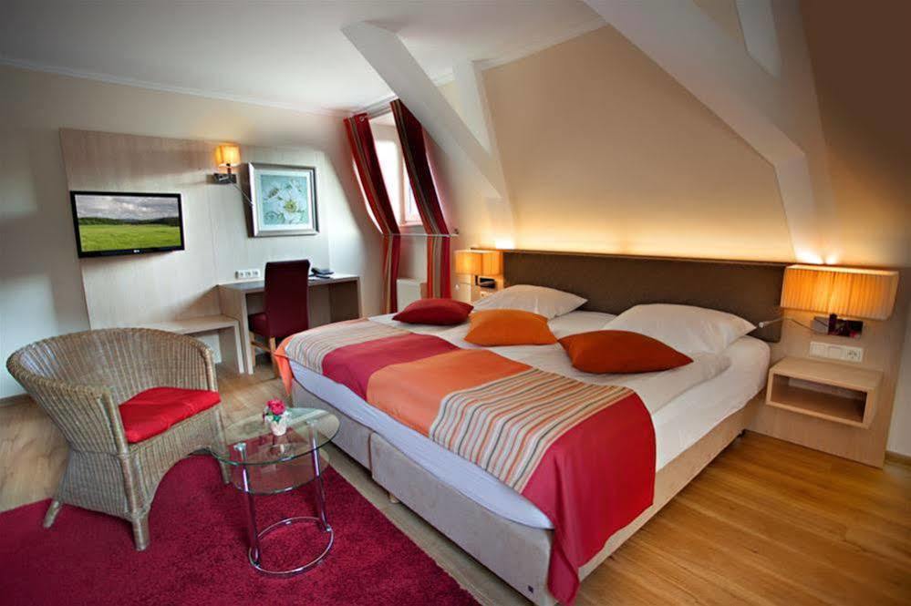 Hotel Deutschherrenhof Trier Bagian luar foto