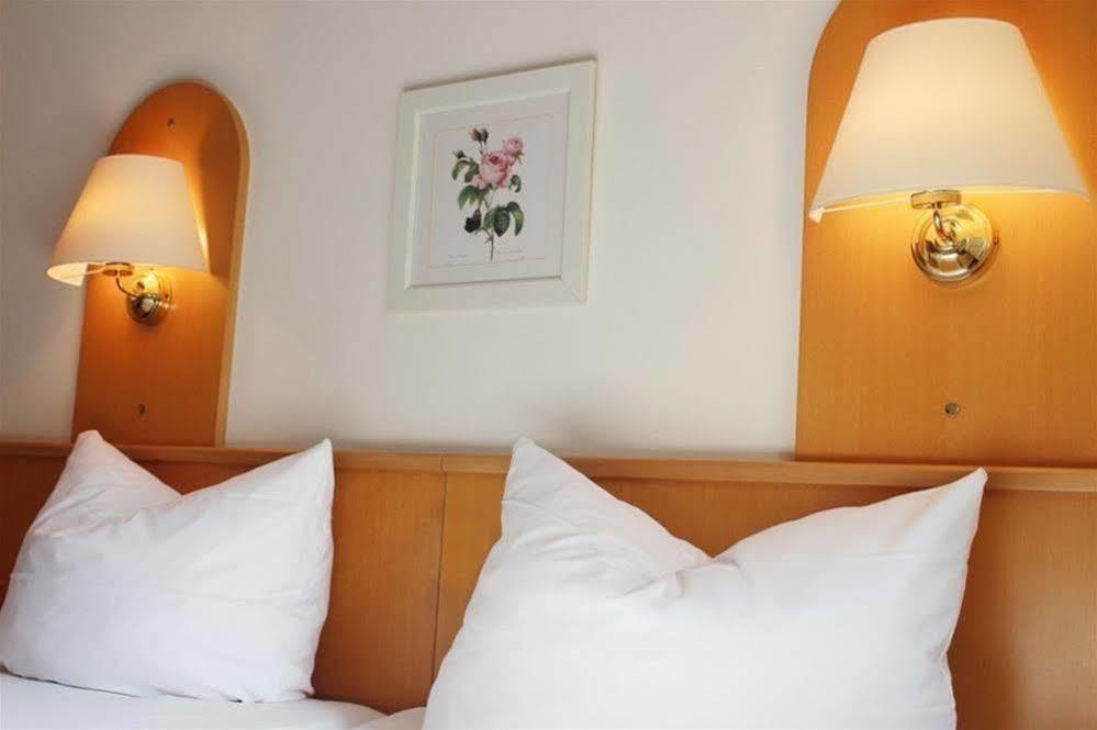 Hotel Deutschherrenhof Trier Bagian luar foto