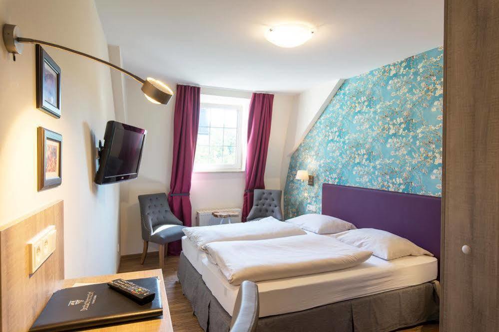 Hotel Deutschherrenhof Trier Bagian luar foto