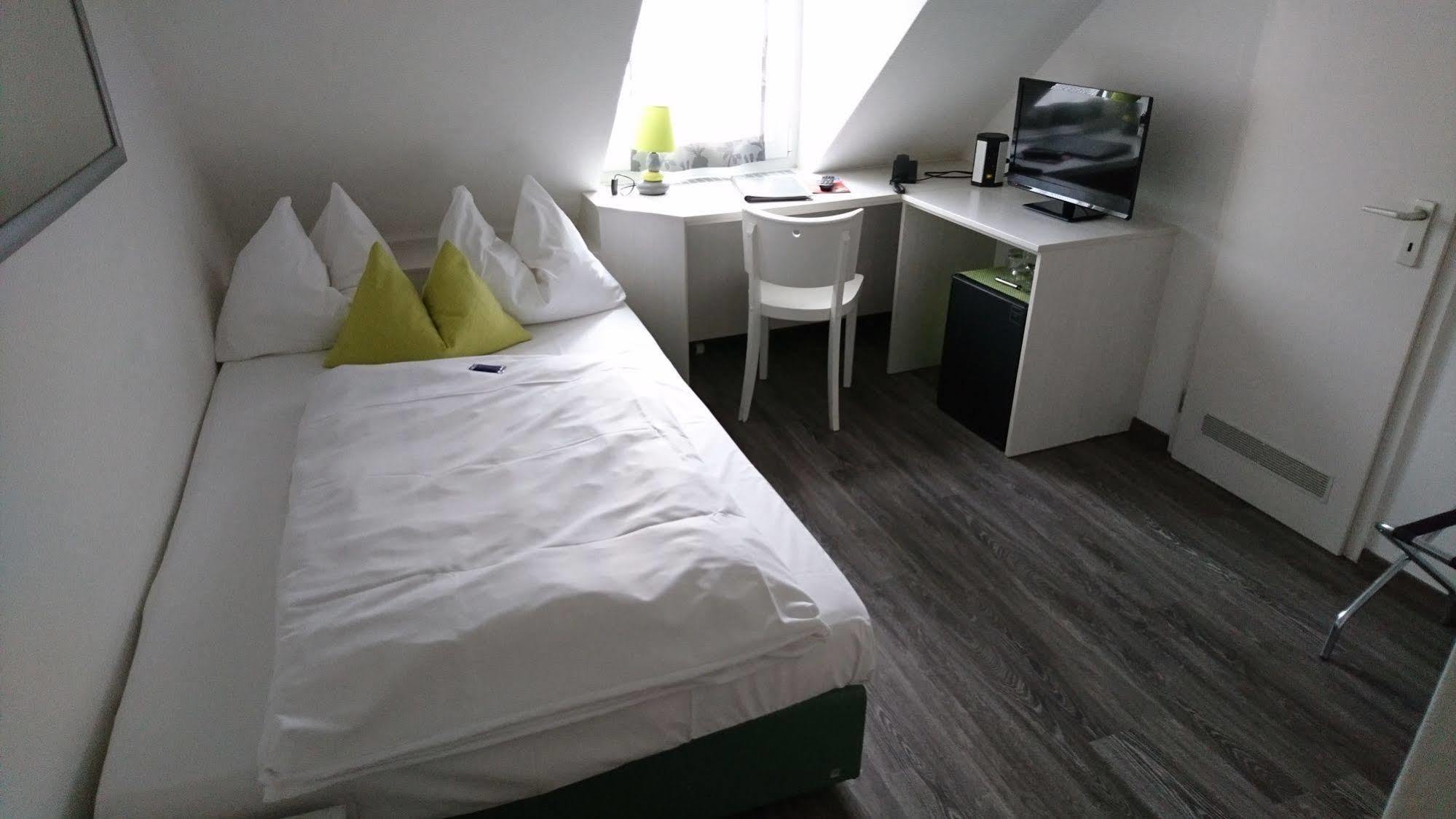 Hotel Deutschherrenhof Trier Bagian luar foto