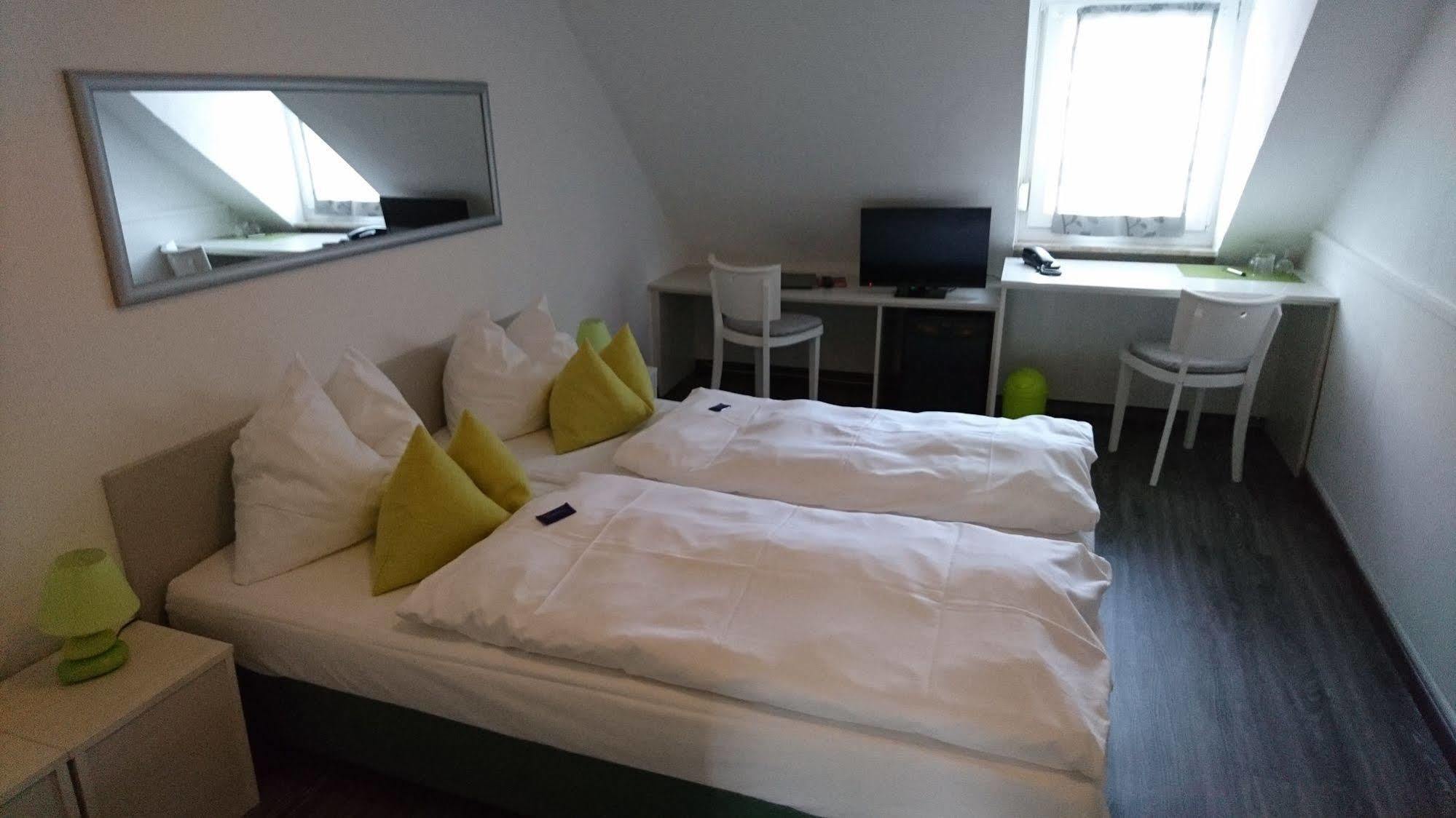 Hotel Deutschherrenhof Trier Bagian luar foto