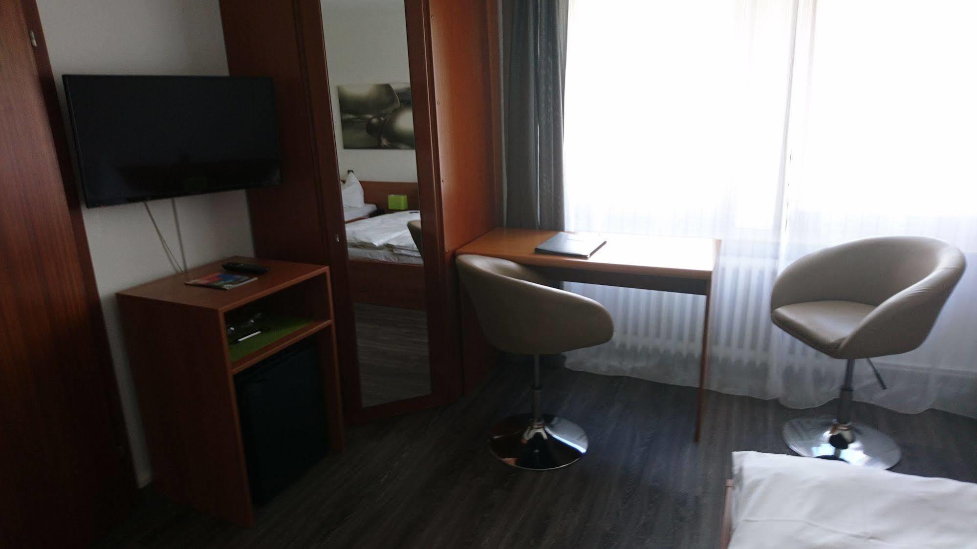 Hotel Deutschherrenhof Trier Bagian luar foto