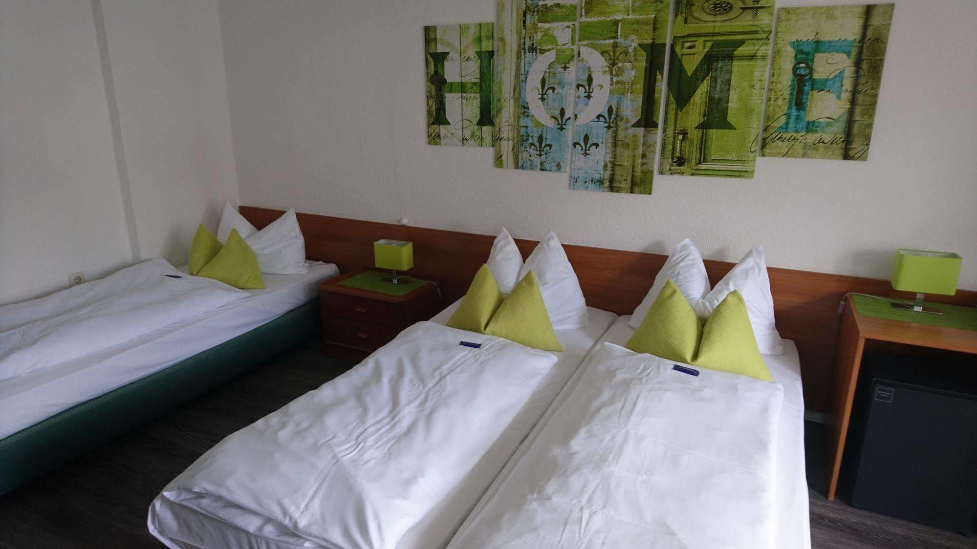 Hotel Deutschherrenhof Trier Bagian luar foto